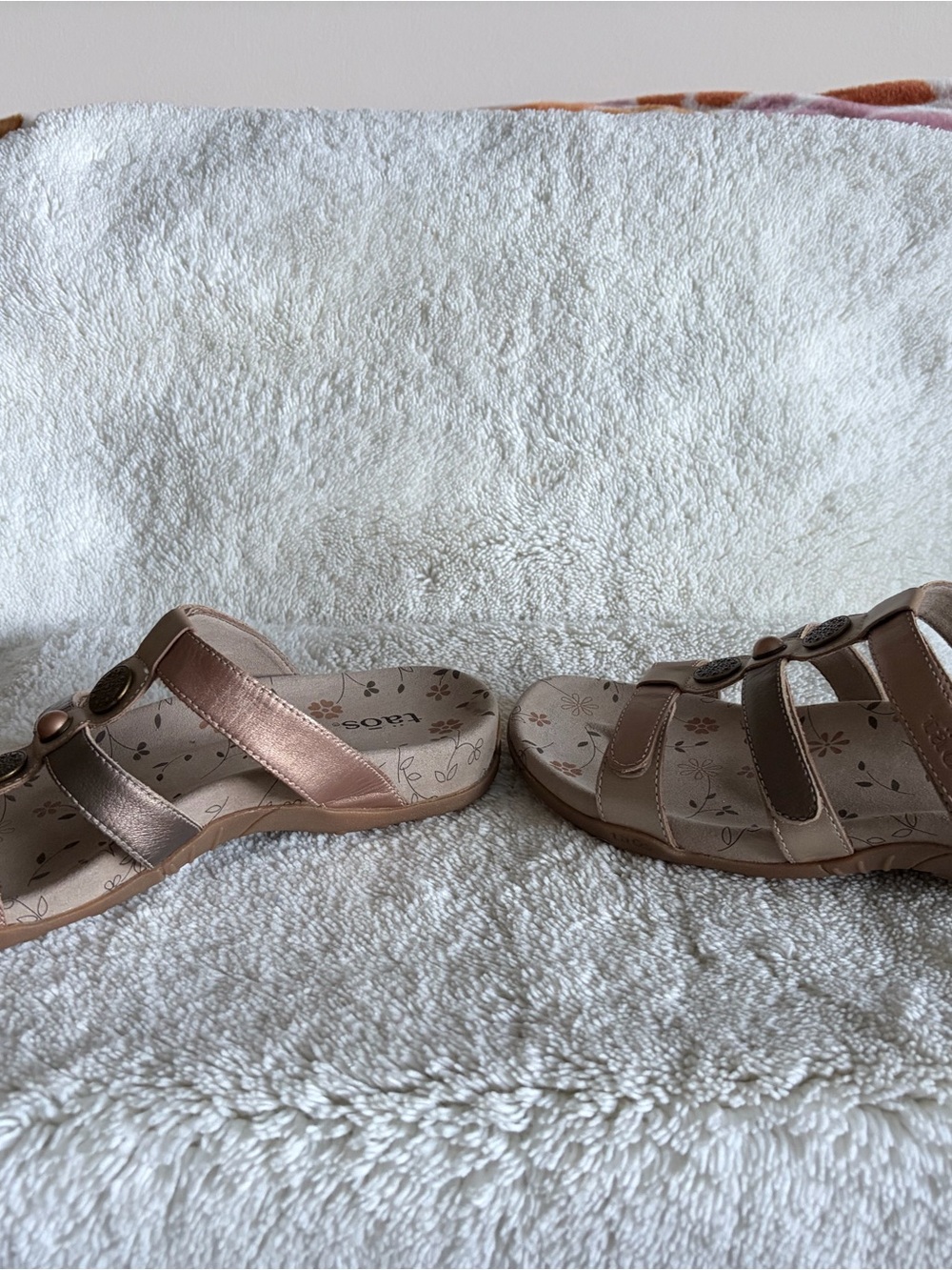 Taos Footwear Metallic Rose and Bronze Triple-Strap Slide Sandals - Picture 2 of 6